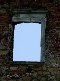Zamek w Siewierzu, kamieniarka okna, fot. D. Orman [2008]