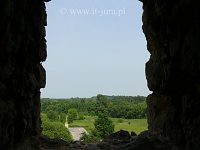 Zamek w Siewierzu, widok z okna na wiey zamkowej w kier. pnocnym, fot. D. Orman [2008]