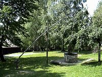 Żuraw studzienny w skansenie w Wygiełzowie, fot. D. Orman