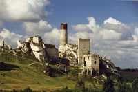 Fot. Zbigniew Bereszyński - ruiny zamku, widok od pn-wsch.