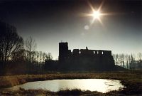 Zamek w Siewierzu w porannej mgle, fot. Z. Breszyski